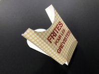Boîtes impression UV à plat + découpe "Cutcontour" sur micro série cornet de frites pour le film "Les Tuche" sur papier Old Mill 300g