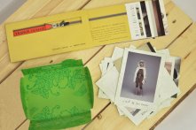 Boîtes ouvertes. Tirage offset en 1.000 exemplaires chacune + 12 séries de cartes postales amalgamées.