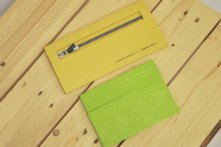 Boîtes contenant 12 cartes postales collection mode Tranoï - impression offset + découpe à la forme + encollage manuel. Formes en stock