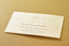 Gaufrage au moule en grande série sur papier effet cuir