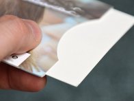 Le fourreau permet de mettre plusieurs cartes dans un même contenant