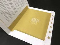 La pochette à rabats permet de faire tourner des fiches produits sans cesse