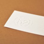 Gaufrage avec presse manuelle de notre logo sur papier Conqueror Vergé