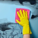 Lamination anti-graffiti : idéale pour panneaux posés en extérieur.