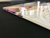 Photo plexi = double impression inversée + blanc de soutien + contrecollage sur polychoc 1mm + polissage des bords