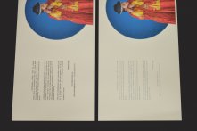 Imprimez vos petits textes en noir ! Le gris même foncé est moins précis et ressort mal à l'oeil.