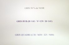 Evitez le gris pour vos textes car il trame fortement (sauf en Pantone). Privilégiez les couleurs franches.